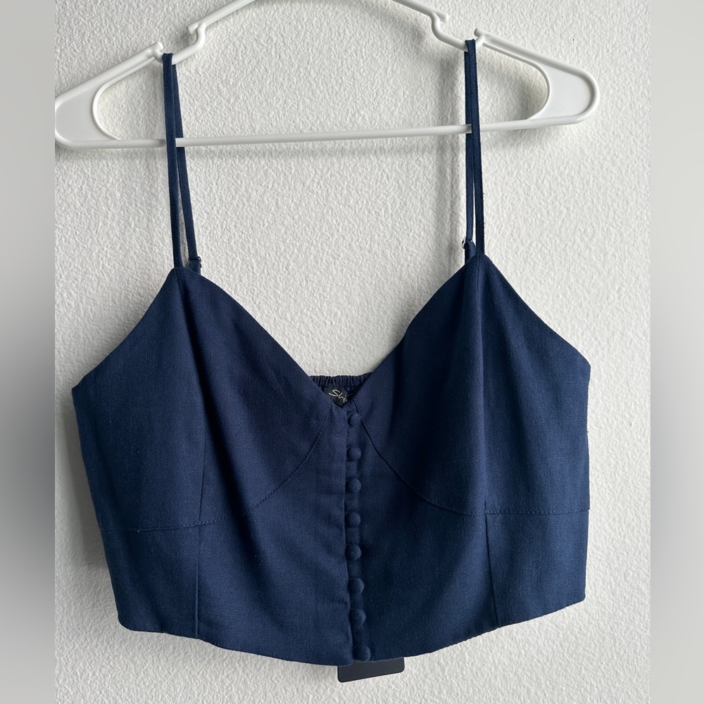 *NWT* Crop Tank with buttons size L